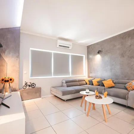 Todi With Private Heated Pool & Wellness * זאדאר