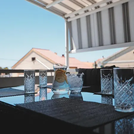 Todi With Private Heated Pool & Wellness Ζαντάρ