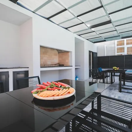 Villa Todi With Private Heated Pool & Wellness *
