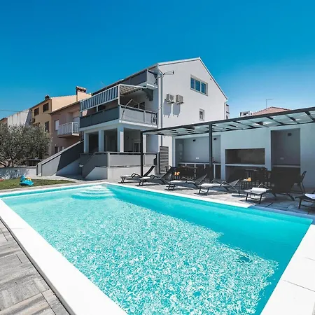 Todi With Private Heated Pool & Wellness Vila
